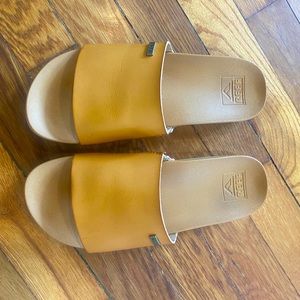 Reef Camel Slides Sandal (LIKE NEW!)